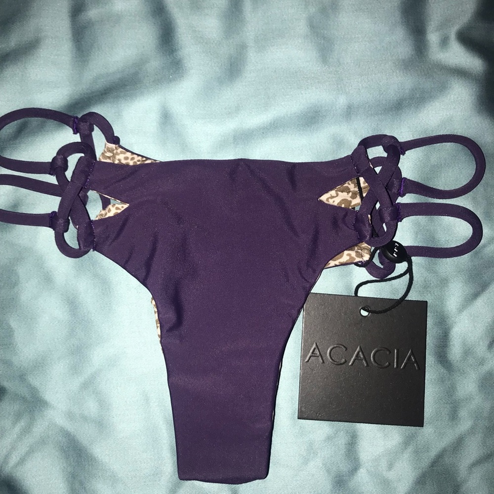 acacia molokini bottom in plum